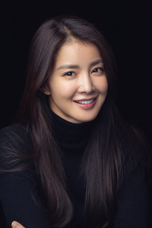 배우 이시영이 취약계층 이웃의 따뜻한 겨울나기를 위해 지난 4일 아름다운재단에 1억 원을 기부했다.