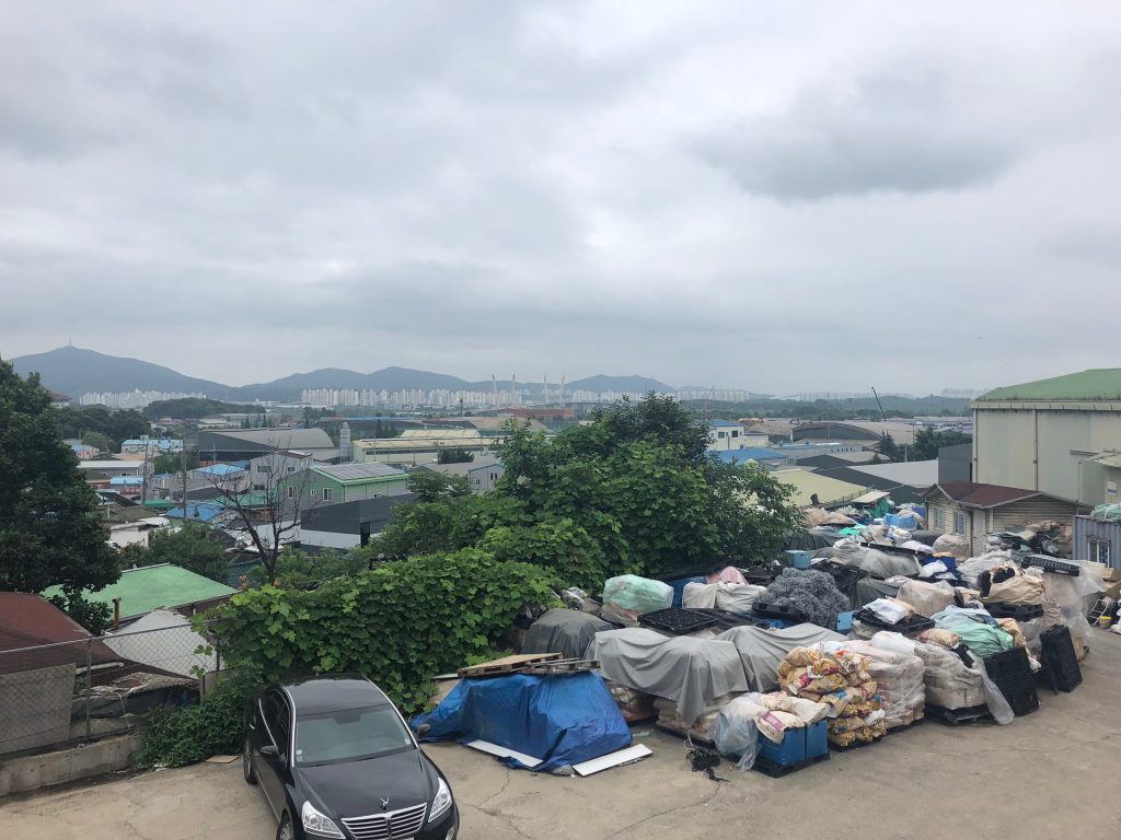 [집보다 공장이 많은 인천 사월마을의 전경 / 사진출처 : 녹색법률센터]