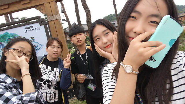 춘천지역아동센터 친구들의 단체사진