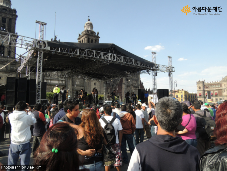 멕시코_소깔로 광장에서 락공연을!